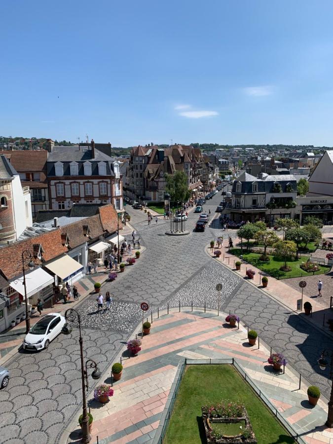 Duplex Au Coeur De Deauville Avec Vue Imprenable Et Parking Prive Eksteriør bilde