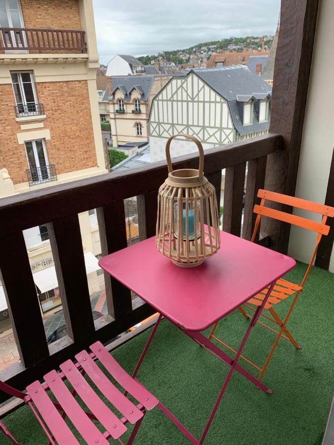 Duplex Au Coeur De Deauville Avec Vue Imprenable Et Parking Prive Eksteriør bilde
