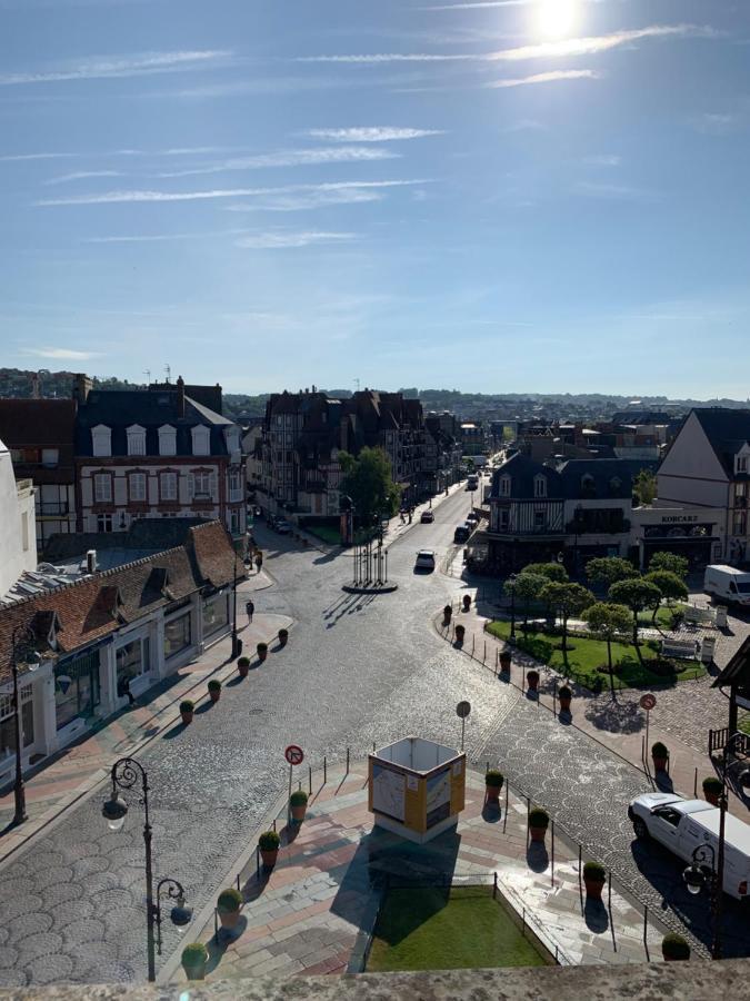 Duplex Au Coeur De Deauville Avec Vue Imprenable Et Parking Prive Eksteriør bilde