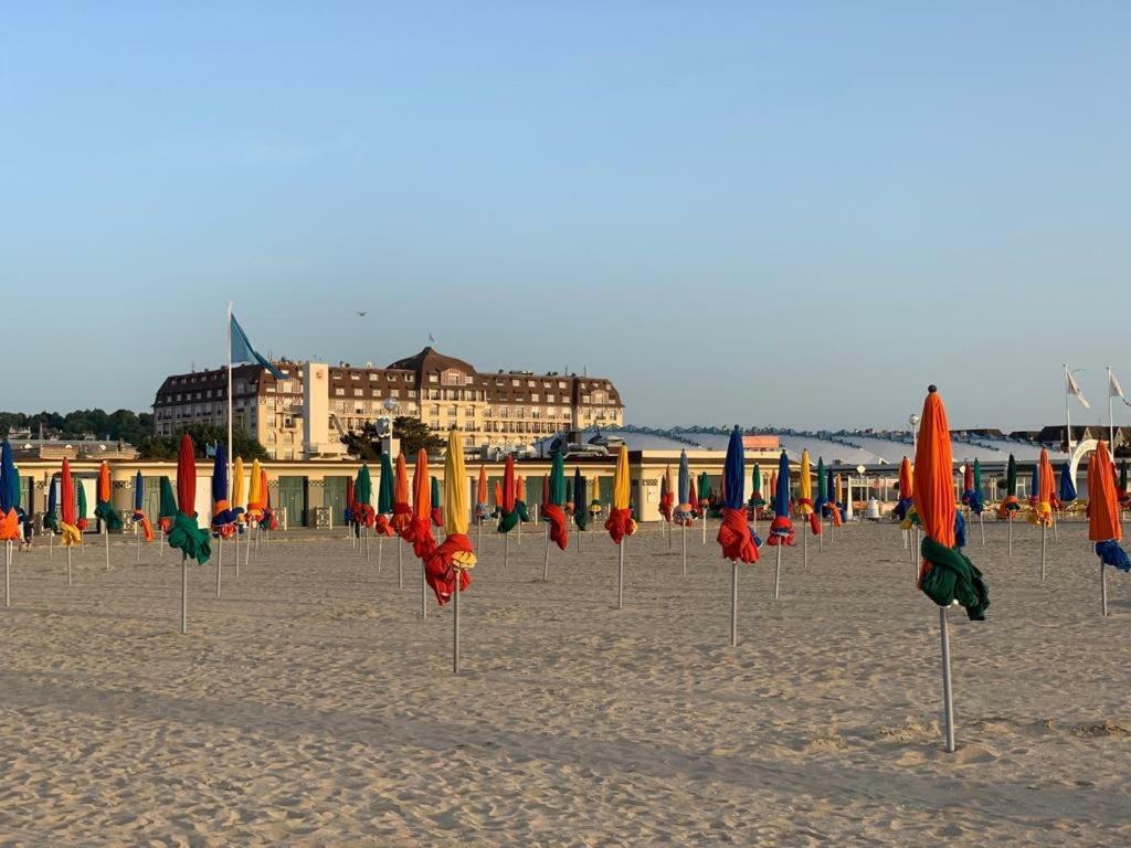 Duplex Au Coeur De Deauville Avec Vue Imprenable Et Parking Prive Eksteriør bilde